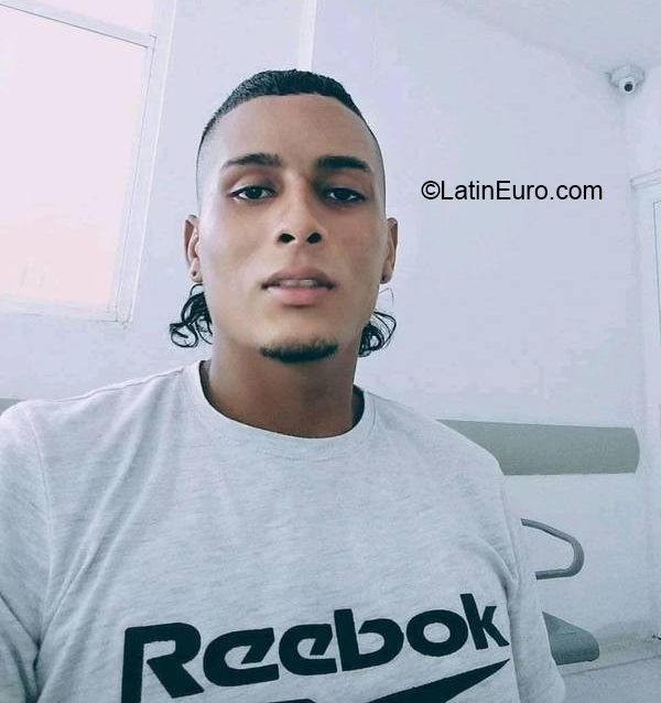Date this sultry Colombia man Duvan from Barrranquilla CO27726