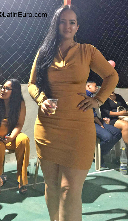 Date this voluptuous Ecuador girl Nayara from Guayaquil EC545