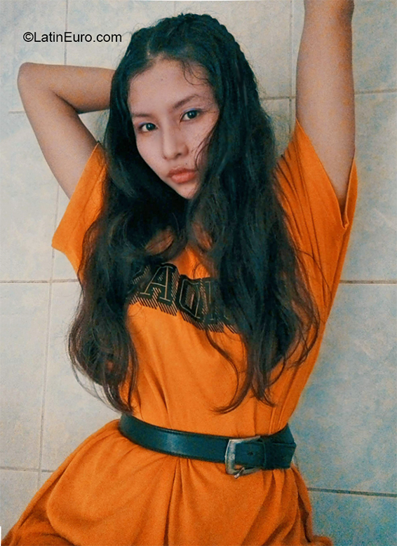 Date this sensual Peru girl Nataly from Lima PE1590
