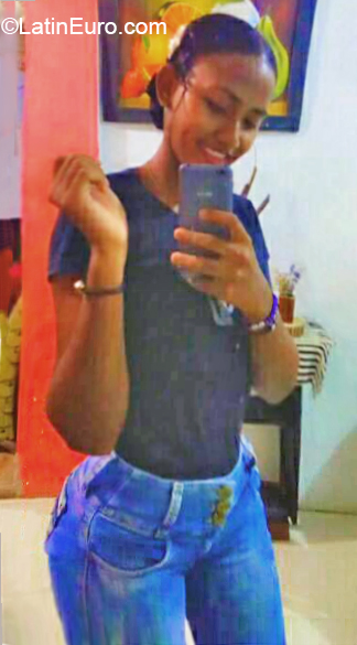 Date this passionate Colombia girl Camille from Cartagena CO27755