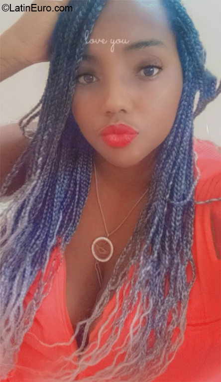 Date this happy Costa Rica girl Vanesa from  CR492