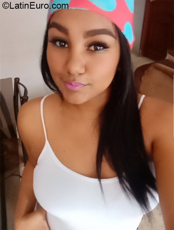Date this hot Ecuador girl Daniela from Guayaquil EC550