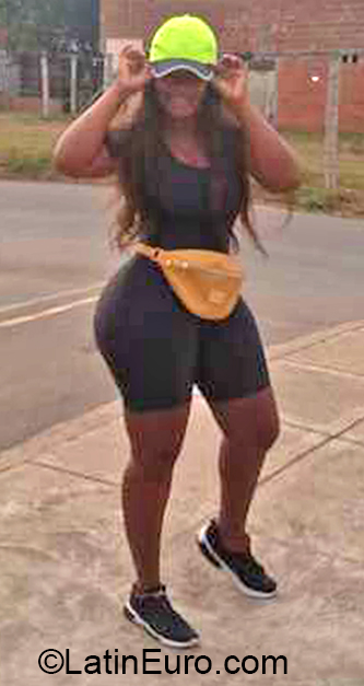 Date this good-looking Colombia girl Yirle from Cali CO30687