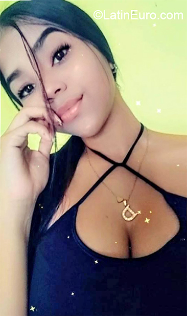 Date this nice looking Venezuela girl Daniela from Cabimas VE3314
