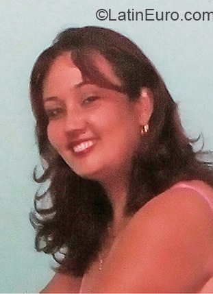 Date this nice looking Cuba girl Yami from Havana CU701