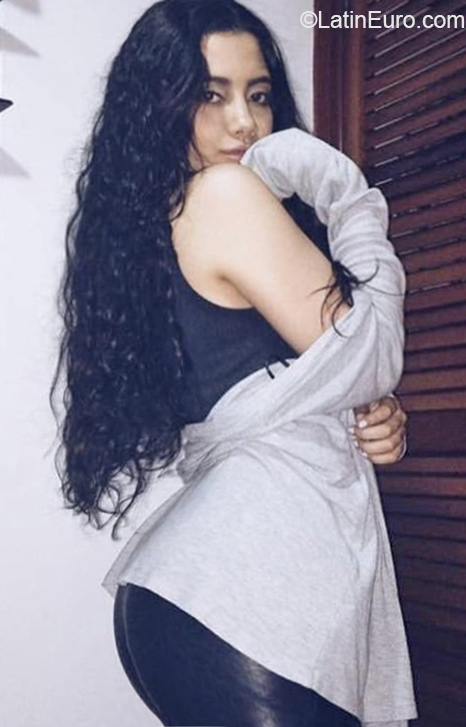 Date this stunning Venezuela girl Verona from Caracas VE3337