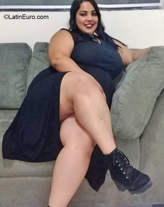 Date this sultry Brazil girl Fernanda from Pocos de Caldas BR11197