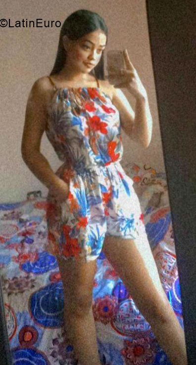 Date this stunning Colombia girl Emily from Cali CO28156