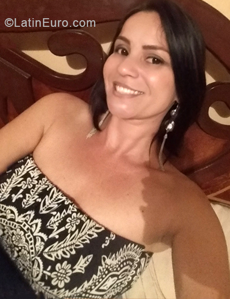 Date this attractive Venezuela girl Karol from Barquisimeto VE3372