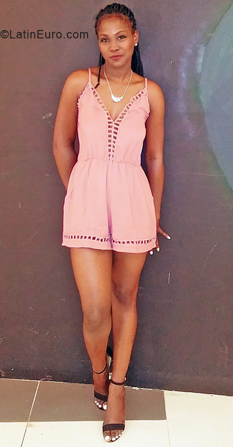 Date this good-looking Dominican Republic girl Claudia from La Romana DO38560