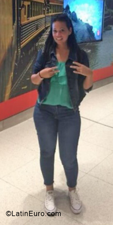 Date this beautiful Cuba girl Yanelis from Bayamo CU715