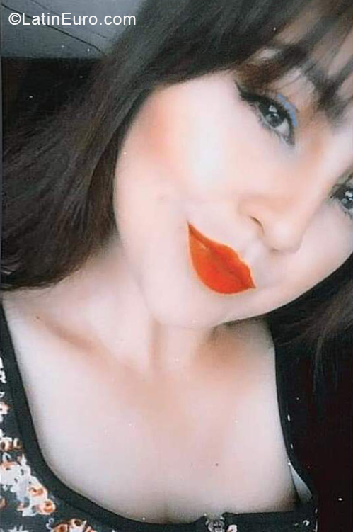 Date this young Ecuador girl Mary from Quito EC574