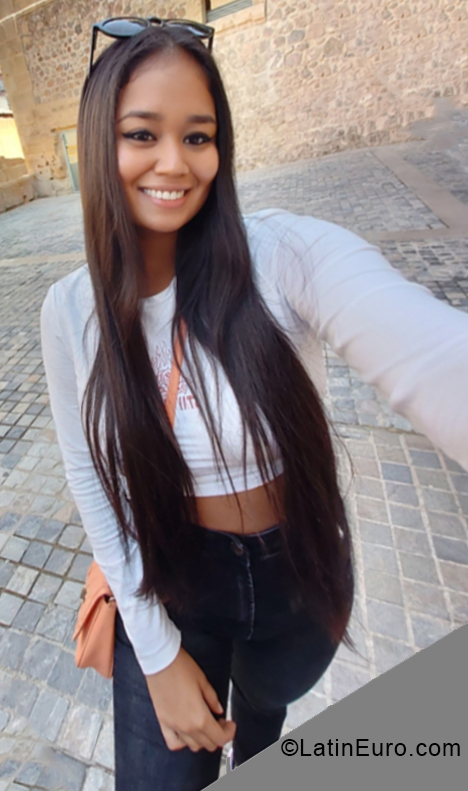 Date this nice looking Spain girl Nasly from Murcia ES526
