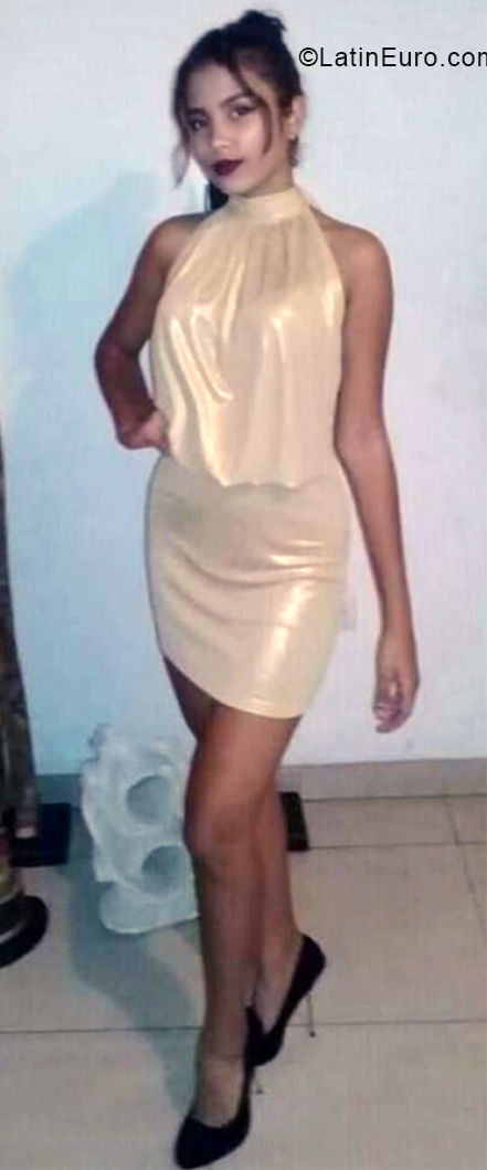 Date this pretty Venezuela girl Vanessa from Valencia VE3407