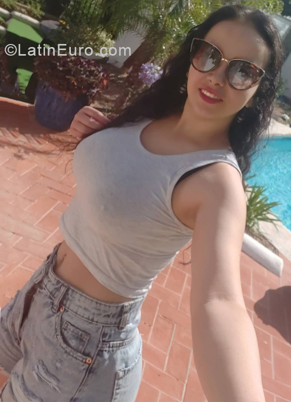 Date this georgeous Colombia girl Lizz from Pereira CO28324