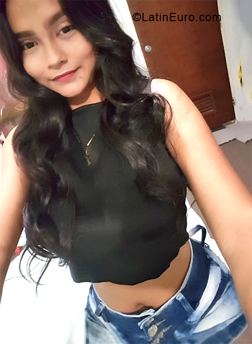 Date this athletic Venezuela girl Sofi from Barquisimeto VE3436