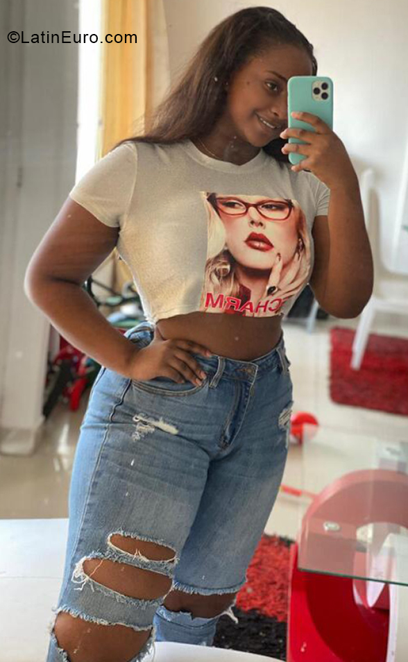 Date this attractive Colombia girl Melissa from Cali CO28473