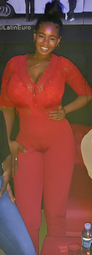 Date this sensual Cuba girl Lisandra from Havana CU724