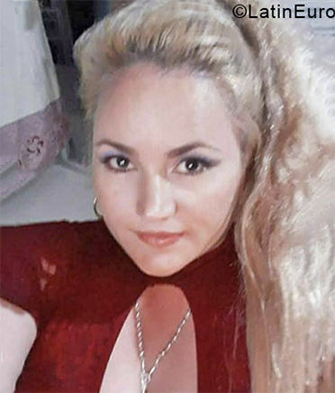 Date this sultry Colombia girl Cecilia from Armenia CO28511