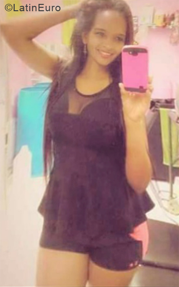 Date this nice looking United States girl Lis from Miami US21604