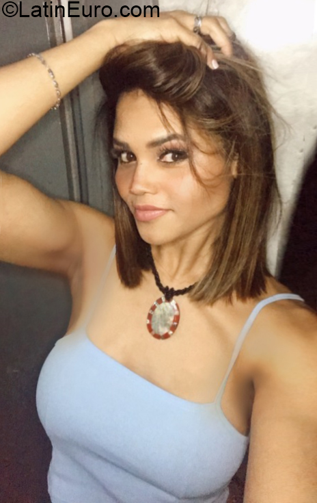 Date this hard body Argentina girl Maryeling from Buenos Aires AR581