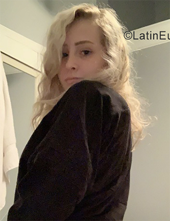 Date this hard body Venezuela girl Alexa from Caracas VE3510