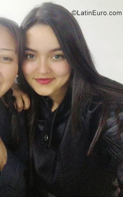 Date this good-looking Colombia girl Stefania from Bogota CO28745