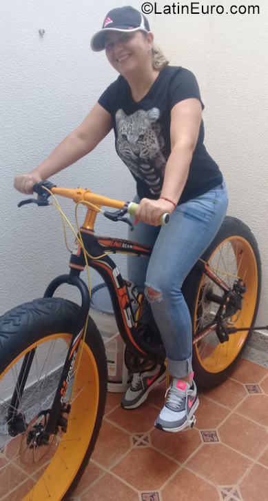 Date this beautiful Colombia girl Maria from Pereira CO28752