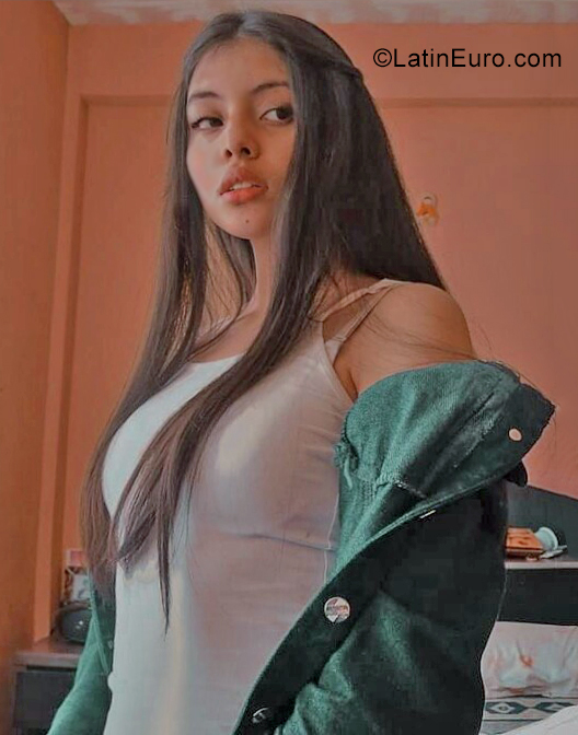 Date this charming Bolivia girl Luciana from La Paz BO88