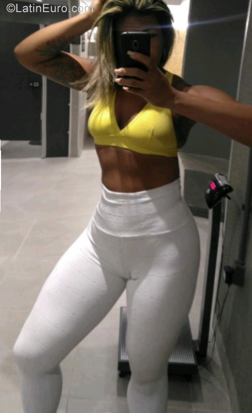 Date this sultry Brazil girl Juliana from Salvador BR12414