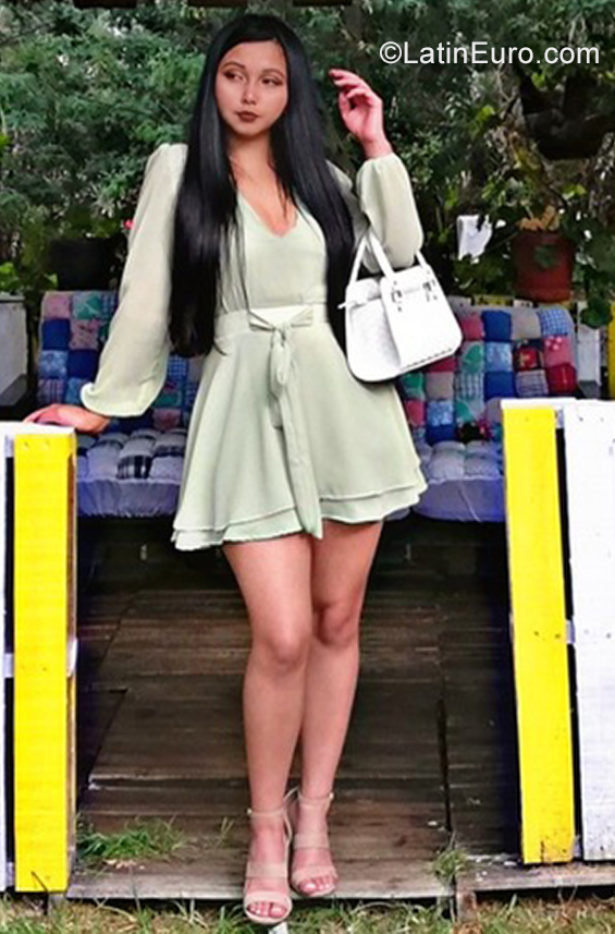 Date this pretty Colombia girl Paula from Bogota CO31215