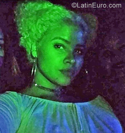 Date this pretty Brazil girl Debora from São Paulo BR11303