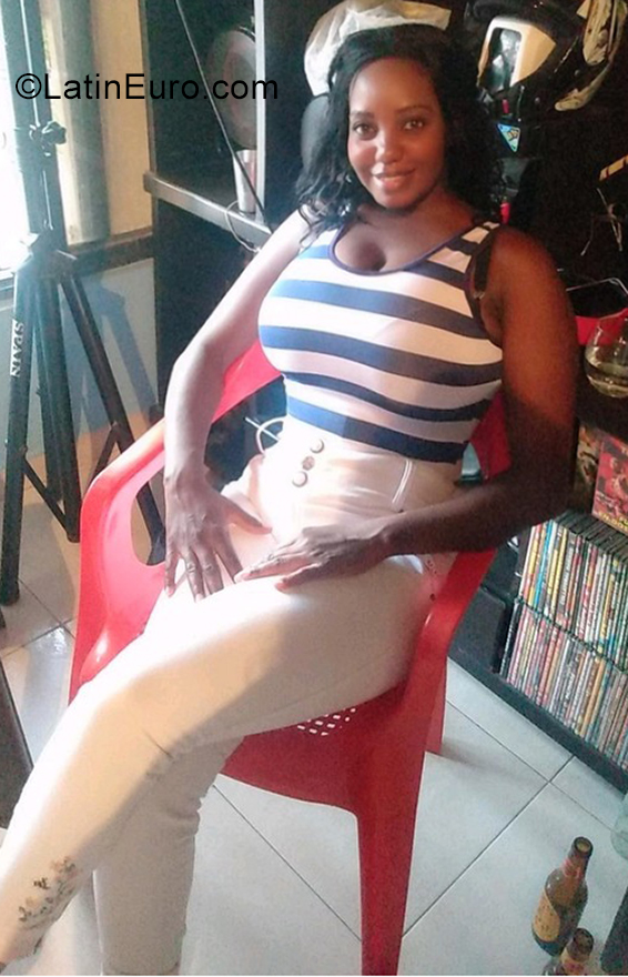 Date this sultry Colombia girl Fernanda from Cali CO29942