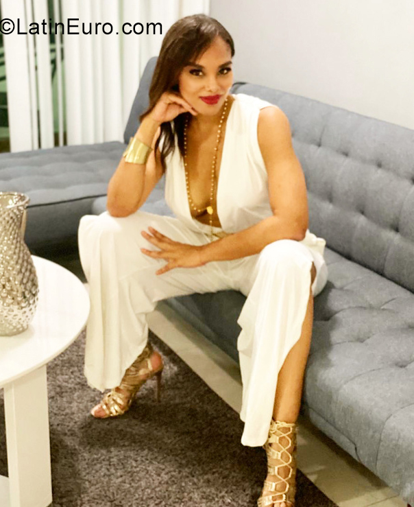 Date this tall Panama girl Mariel from Panamá PA1261