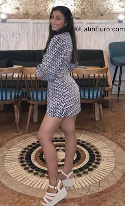 Date this good-looking Colombia girl Salma from Cartagena CO29276