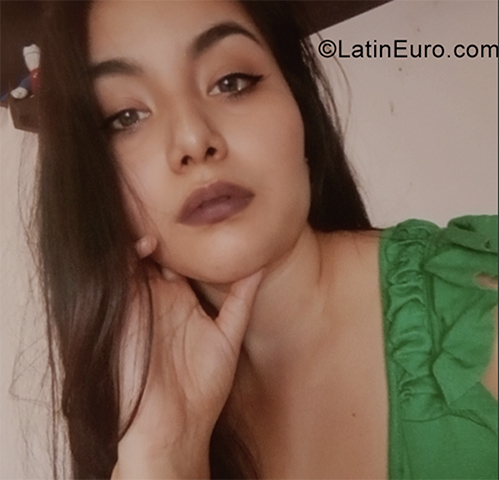 Date this foxy Argentina girl Diana from Buenos Aires AR649