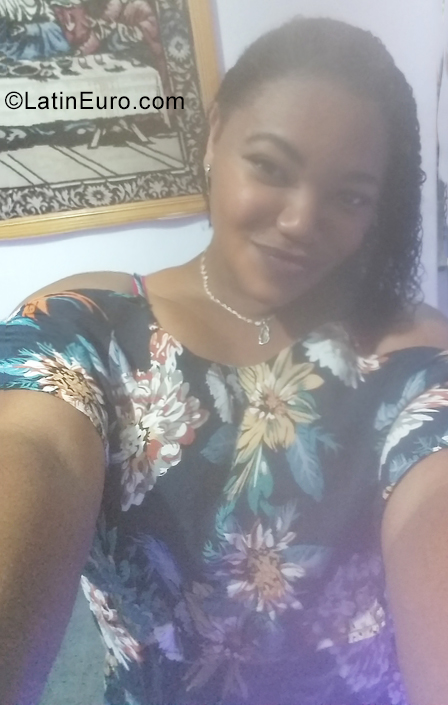 Date this good-looking Brazil girl CRISTIANE from Rio de Janeiro - Macae BR11315