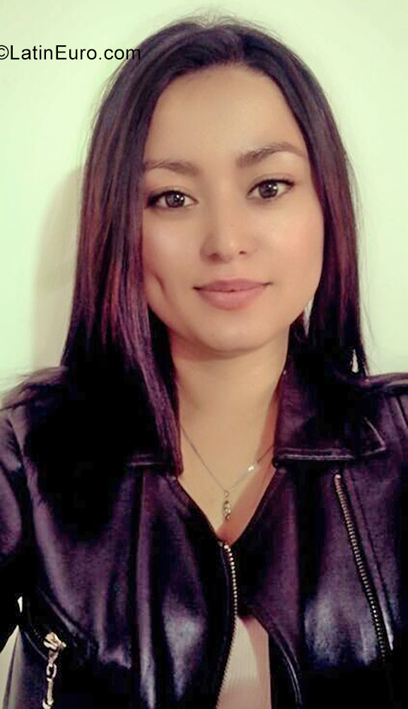 Date this foxy Colombia girl Erika from Bogotá CO29397