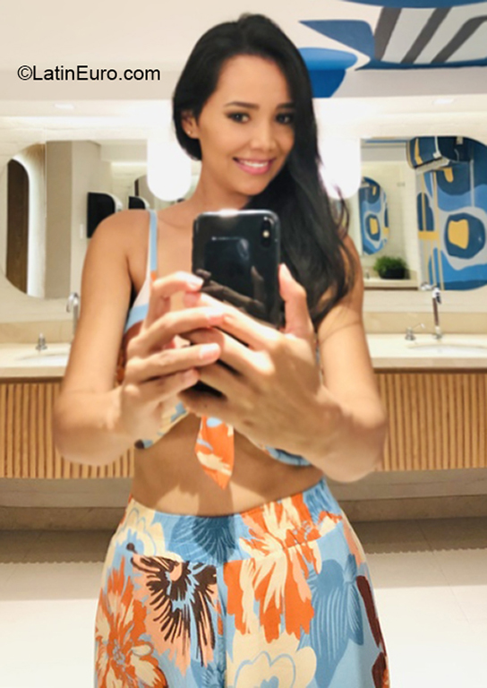 Date this passionate Brazil girl Ana Patrcia from Rio De Janeiro BR11334