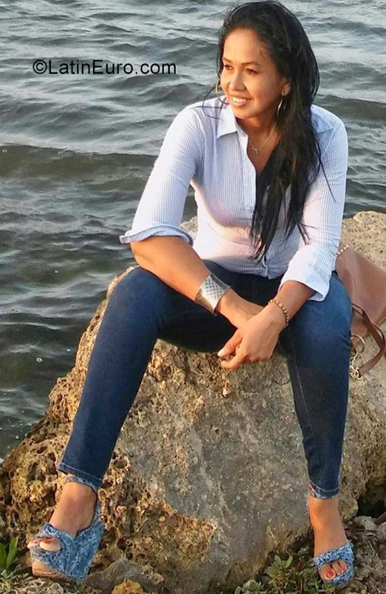 Date this stunning Colombia girl Everlidis from Cartagena CO29763