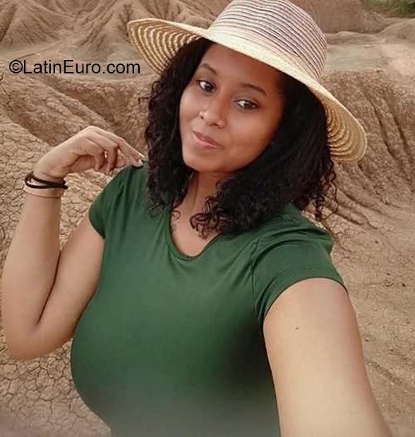 Date this charming Colombia girl Andrea from Jamundi CO31019