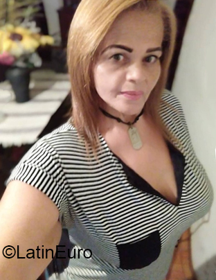 Date this foxy Venezuela girl Carlina from Valencia VE3848
