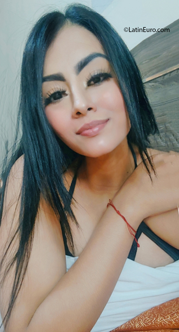Date this happy Peru girl Fabiana from Arequipa PE1837