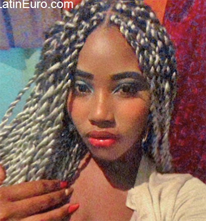 Date this nice looking Honduras girl Baby from Roatan HN2927