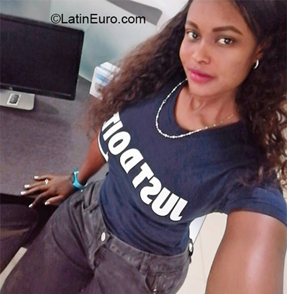 Date this young Colombia girl Alana from Cali CO30052