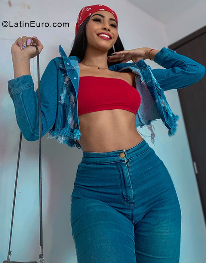 Date this pretty Colombia girl Shirly from Bogota CO30137