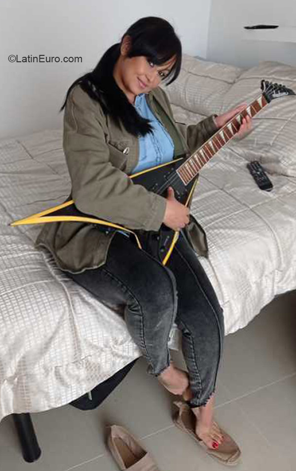 Date this lovely Spain girl Aura from Barcelona ES627