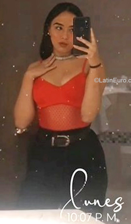 Date this gorgeous Colombia girl Sofia from Bogotá CO30276