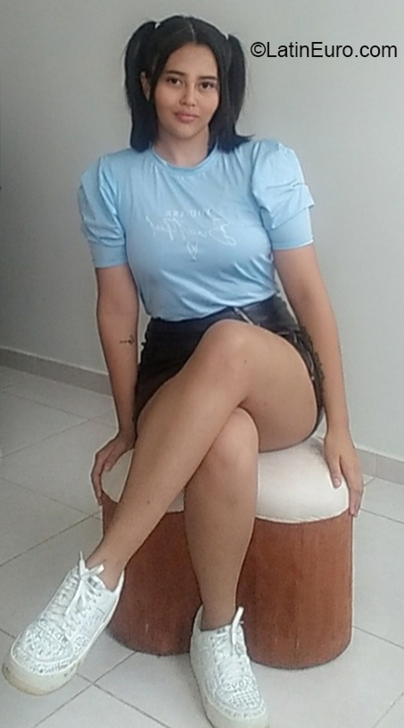 Date this happy Colombia girl Manuela from Pereira CO30285