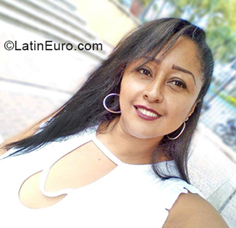 Date this happy Colombia girl Mary from Medellin CO30856